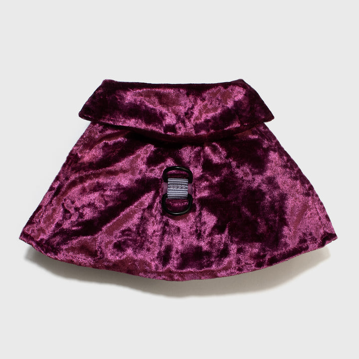 close up of top of vampurr vampire cape. has two rings for connecting leash.