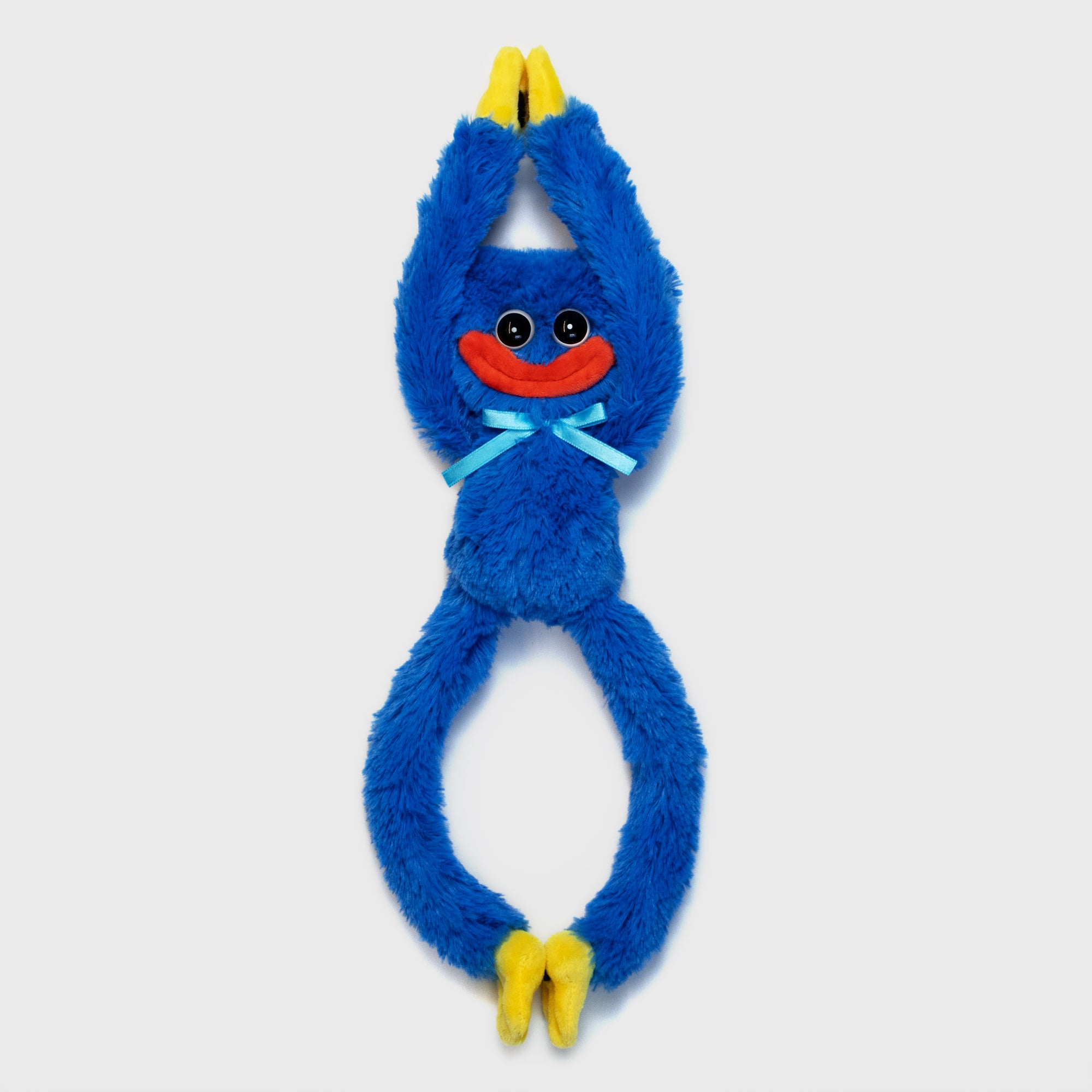 smiling huggy wuggy poppy playtime 14" plush front. hands velcro together. feet velcro together.