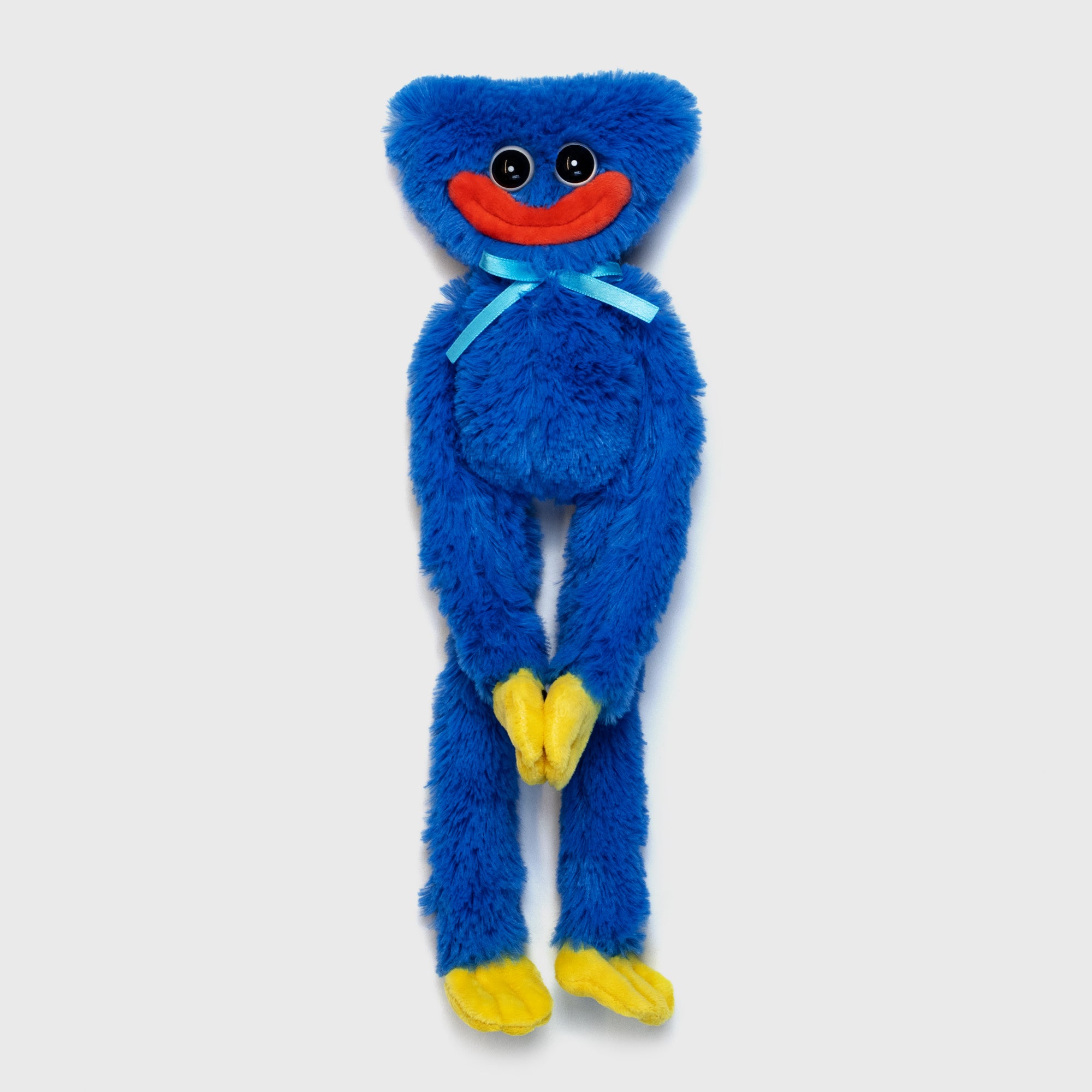smiling huggy wuggy poppy playtime 14" plush front. hands velcro together.