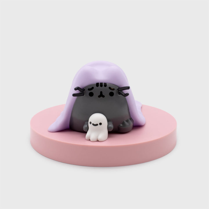 scaredy cat pusheen vinyl figure. pusheen scared holding ghost under blanket