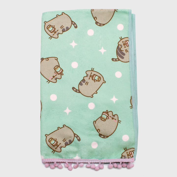pusheen kitchen towel. design: pattern of pusheen holding boba tea and sipping boba tea. circles and stars.
