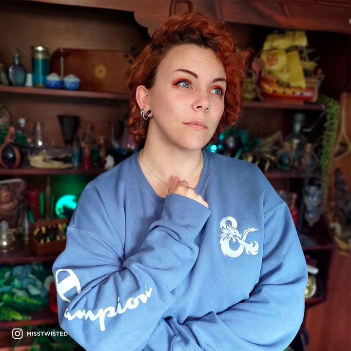 woman wearing pullover