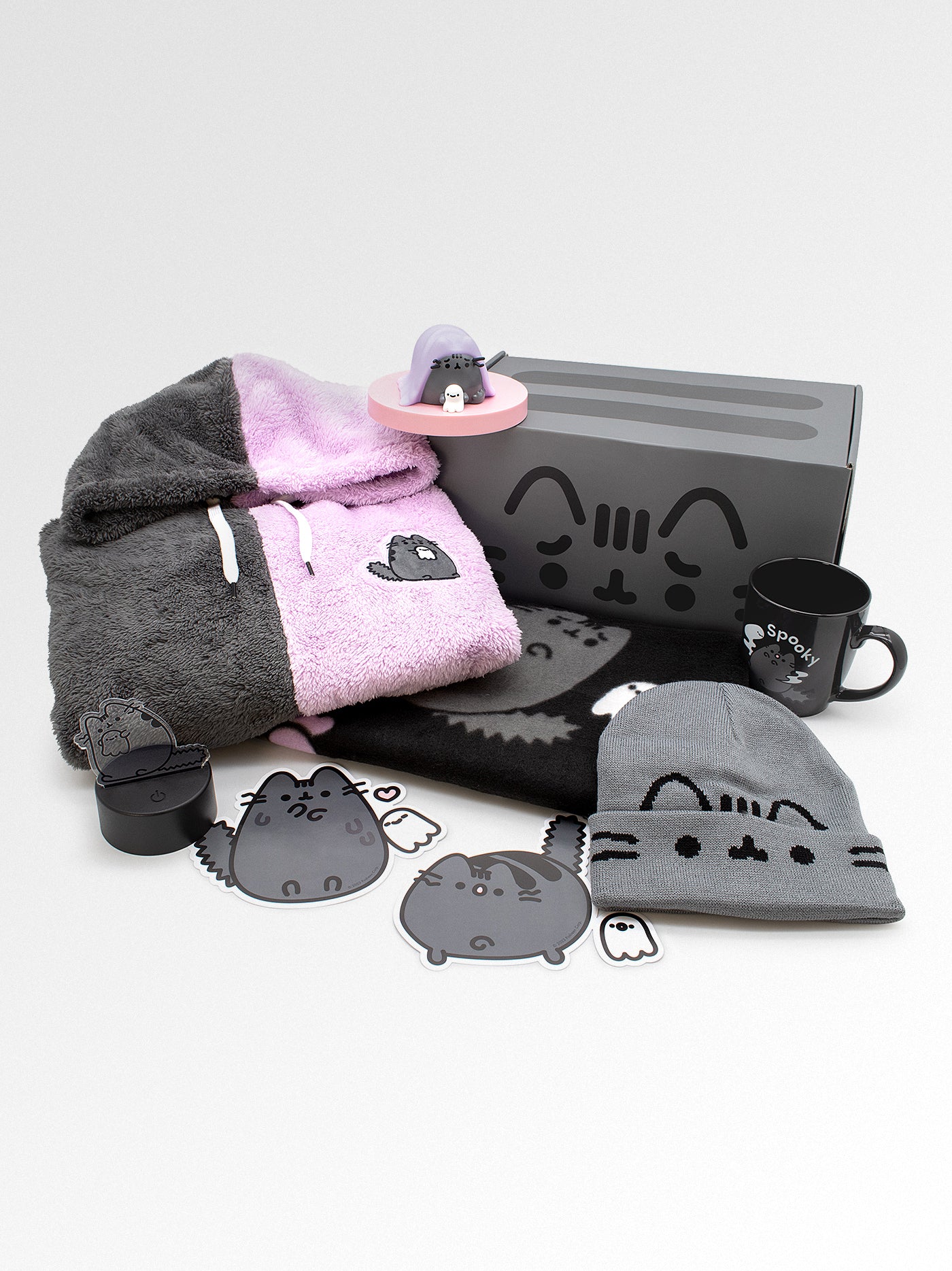 scaredy cat pusheen box full reveal. hoodie, vinyl figure, box, mug, throw blanket, window decals (2), beanie, LED light