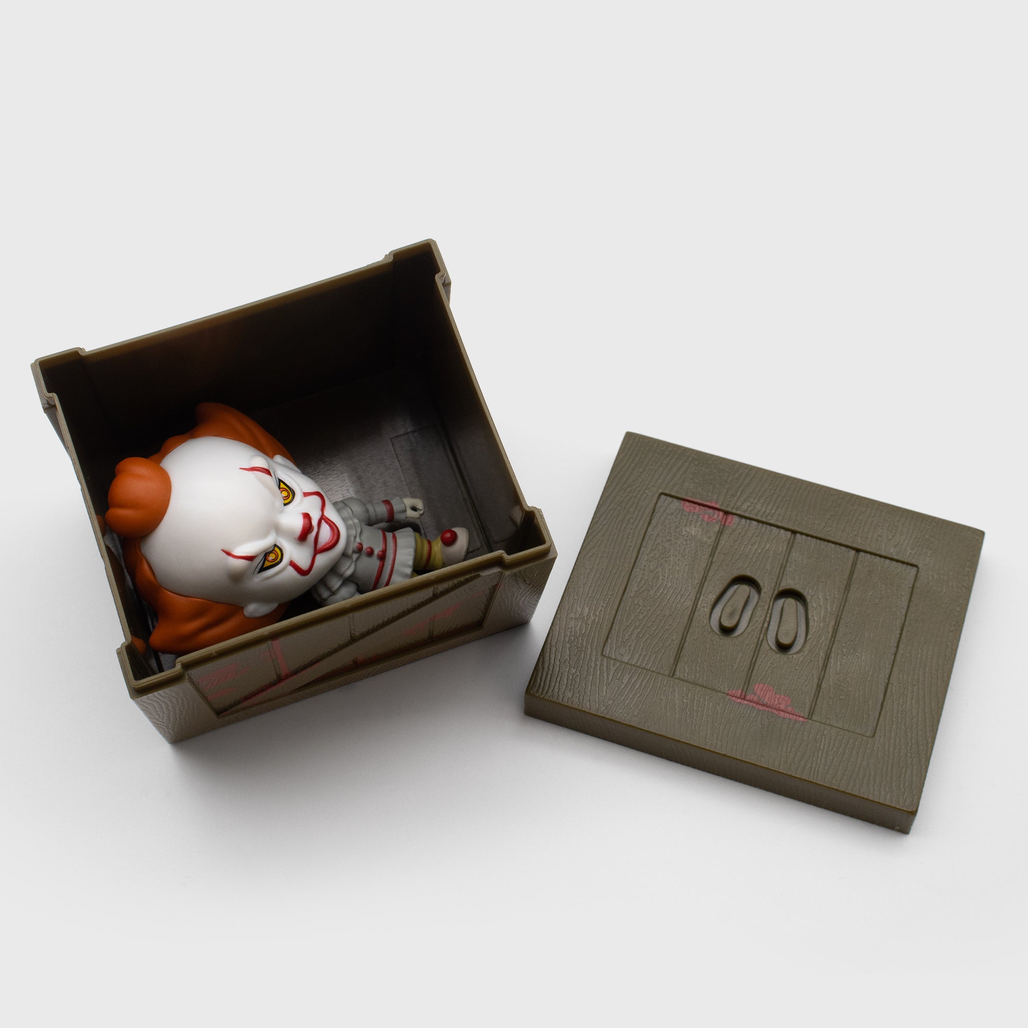 Pennywise (2017) Horror Smol inside crate packaging/stand